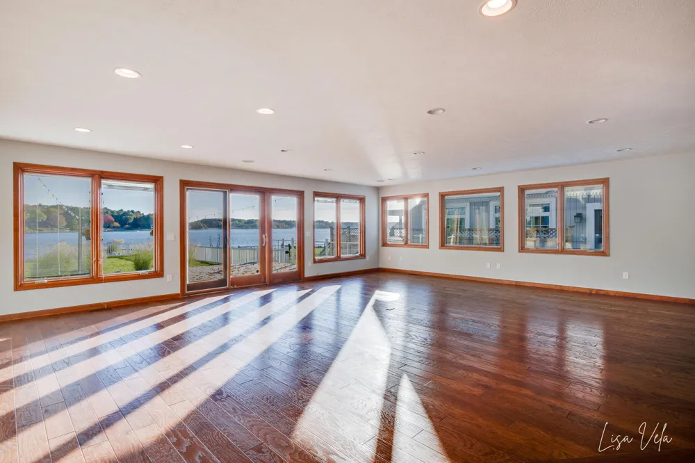 447 Lakeshore Boulevard Norton Shores City, MI 49444