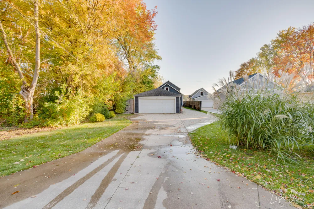 447 Lakeshore Boulevard Norton Shores City, MI 49444