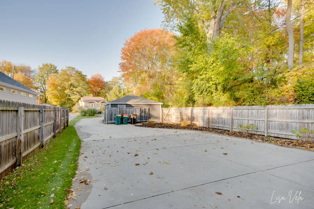 447 Lakeshore Boulevard Norton Shores City, MI 49444