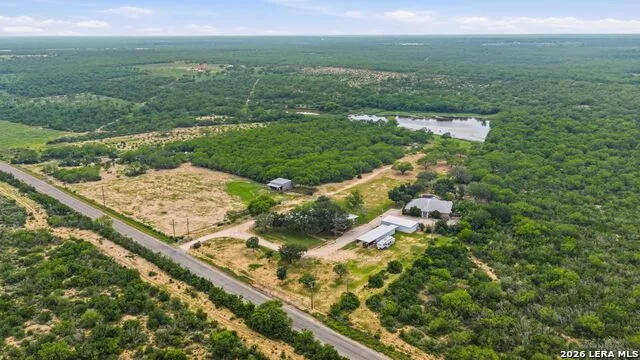 3833 County Road 2880 Bigfoot, TX 78005