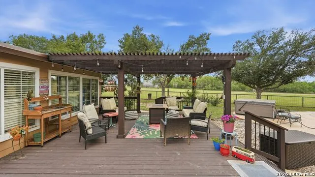 3833 County Road 2880 Bigfoot, TX 78005