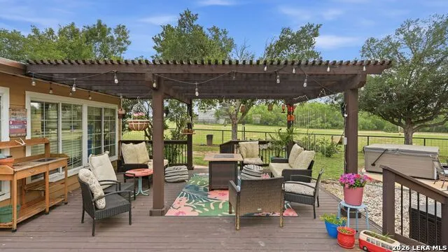 3833 County Road 2880 Bigfoot, TX 78005