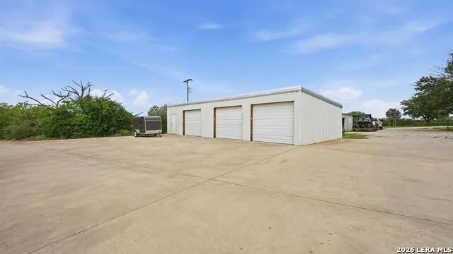 3833 County Road 2880 Bigfoot, TX 78005