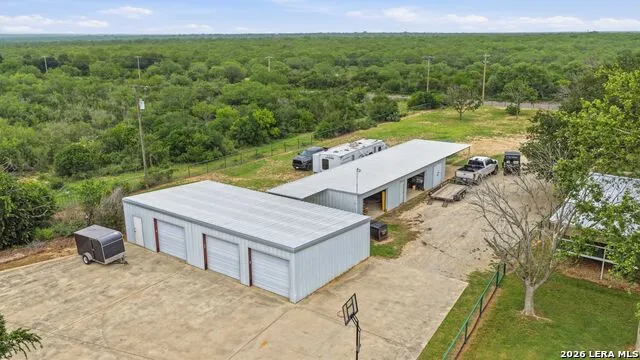 3833 County Road 2880 Bigfoot, TX 78005