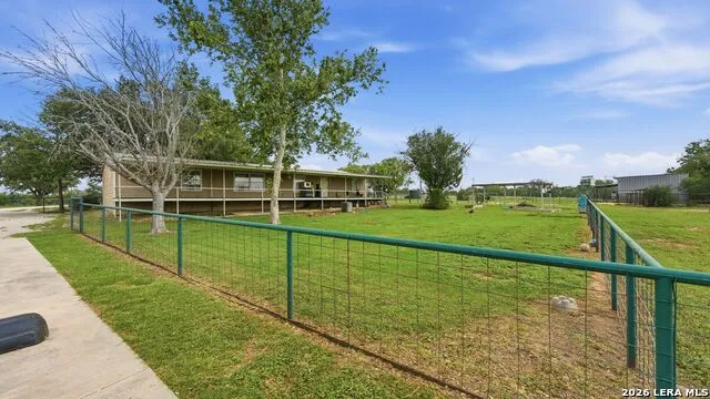 3833 County Road 2880 Bigfoot, TX 78005