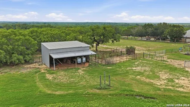 3833 County Road 2880 Bigfoot, TX 78005