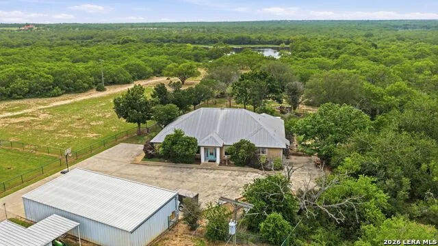 3833 County Road 2880 Bigfoot, TX 78005