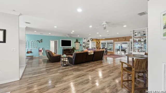 3833 County Road 2880 Bigfoot, TX 78005