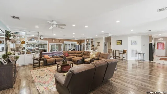3833 County Road 2880 Bigfoot, TX 78005
