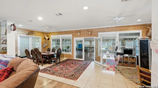 3833 County Road 2880 Bigfoot, TX 78005