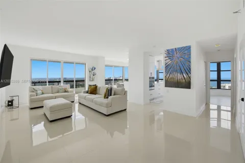 3500 Mystic Pointe Dr #PH5