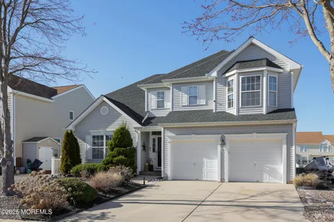 11 Peaksail Drive