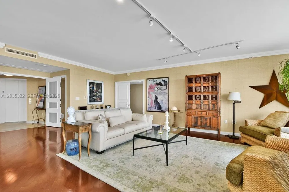 19955 NE 38th Ct #1701 Aventura, FL 33180