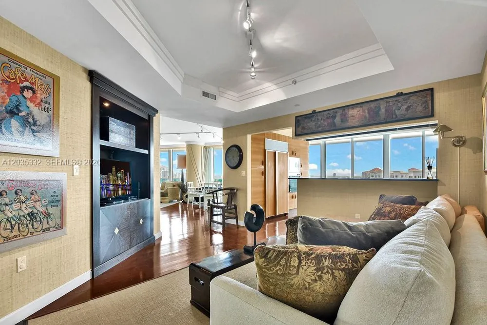 19955 NE 38th Ct #1701 Aventura, FL 33180