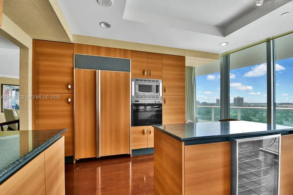19955 NE 38th Ct #1701 Aventura, FL 33180