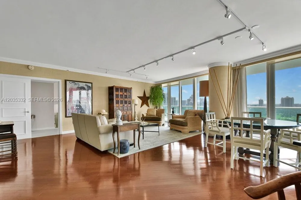 19955 NE 38th Ct #1701 Aventura, FL 33180