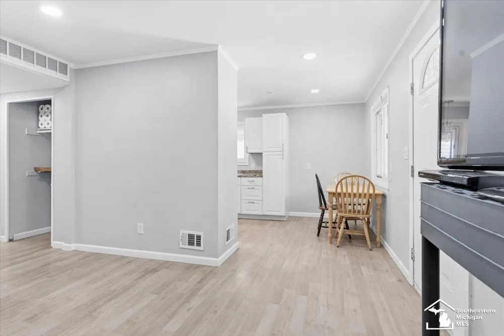5885 Sylvia Street Taylor City, MI 48180