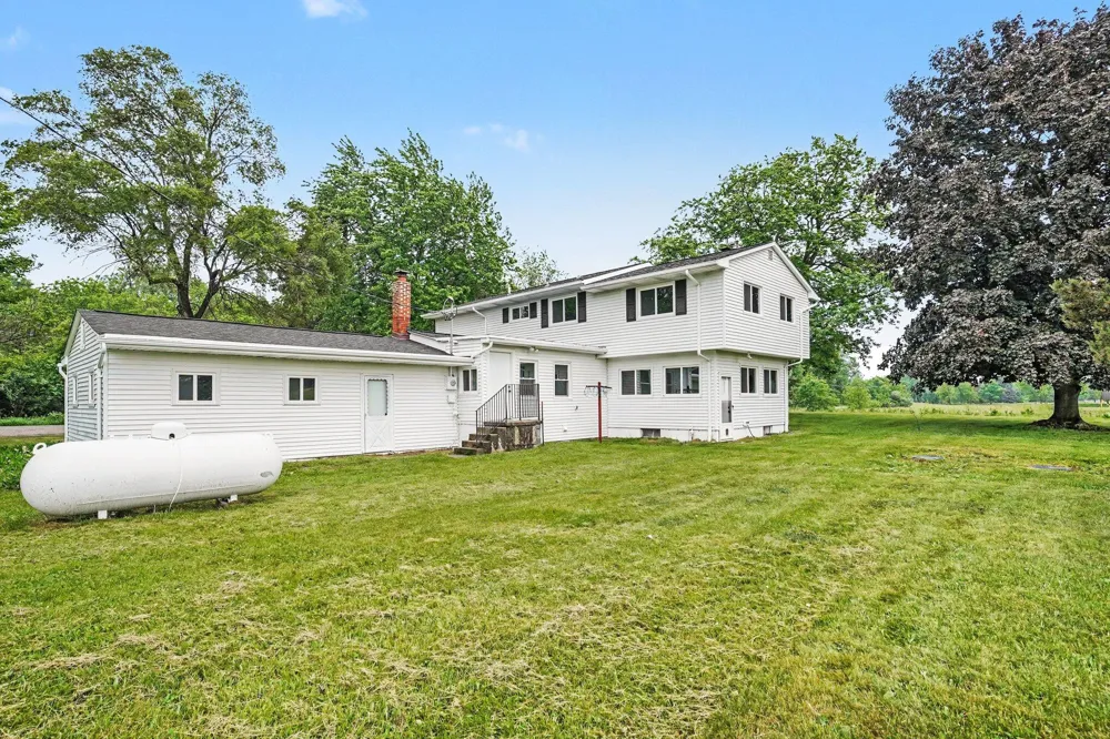 9700 Fenner Road Perry, MI 48872