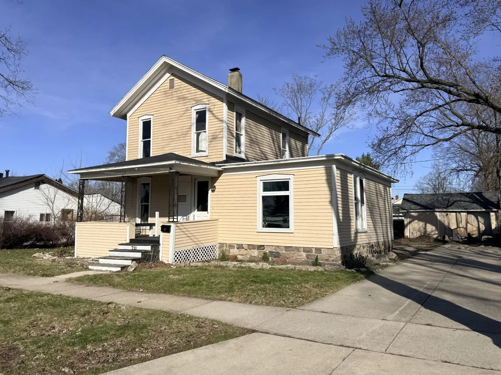 711 Maple Street Three Rivers City, MI 49093
