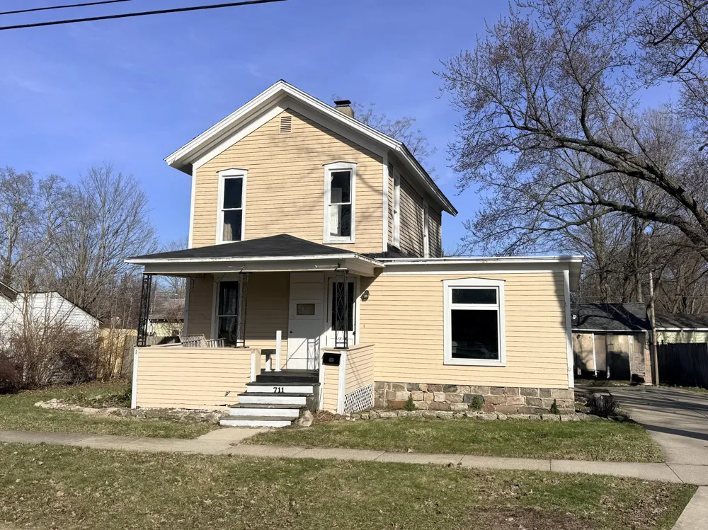 711 Maple Street Three Rivers City, MI 49093