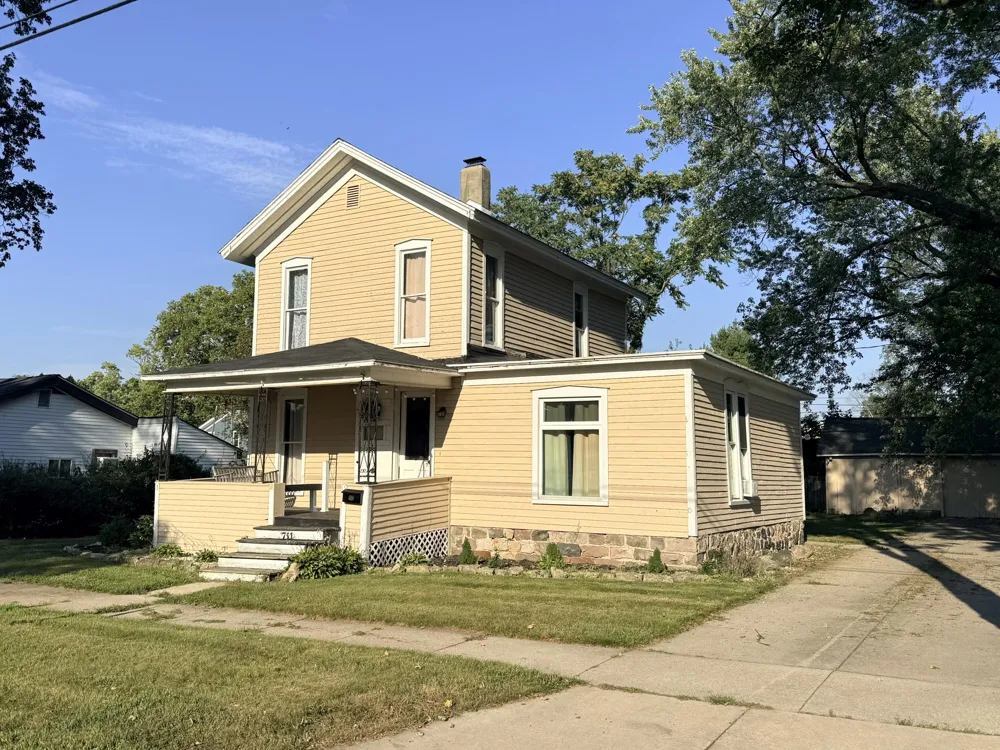 711 Maple Street Three Rivers City, MI 49093
