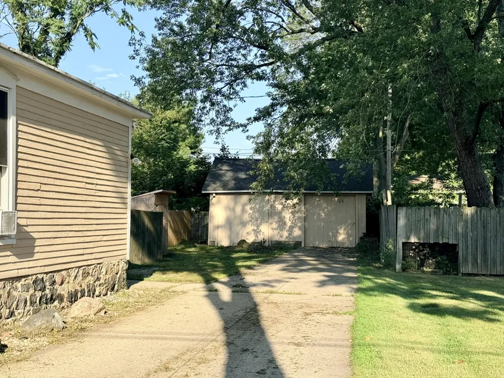 711 Maple Street Three Rivers City, MI 49093