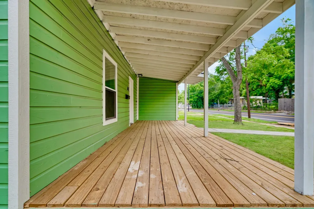 562 SW 1ST Paris, TX 75460