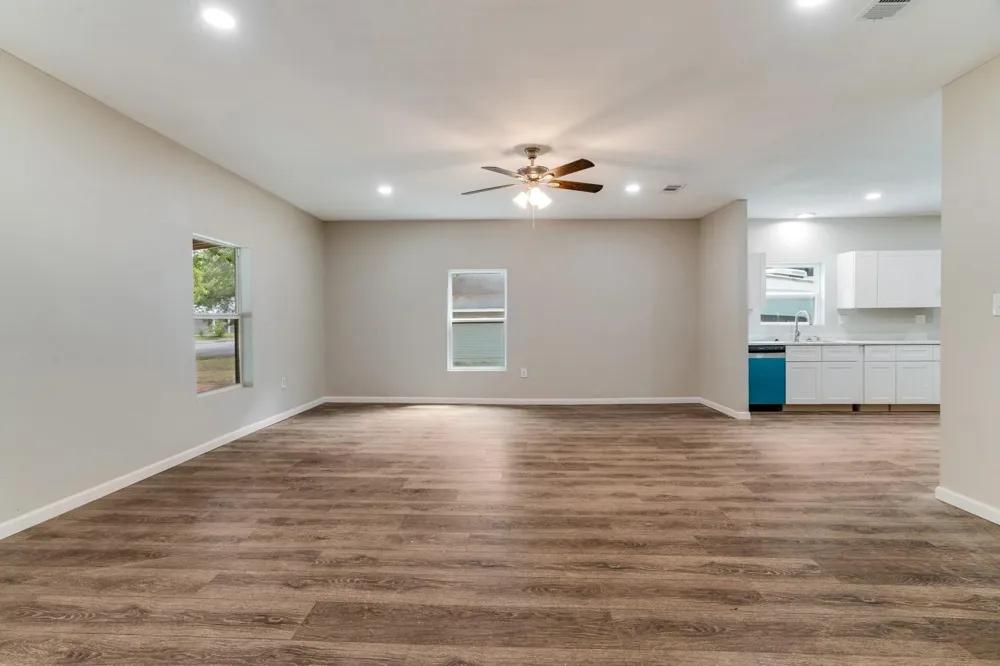 562 SW 1ST Paris, TX 75460