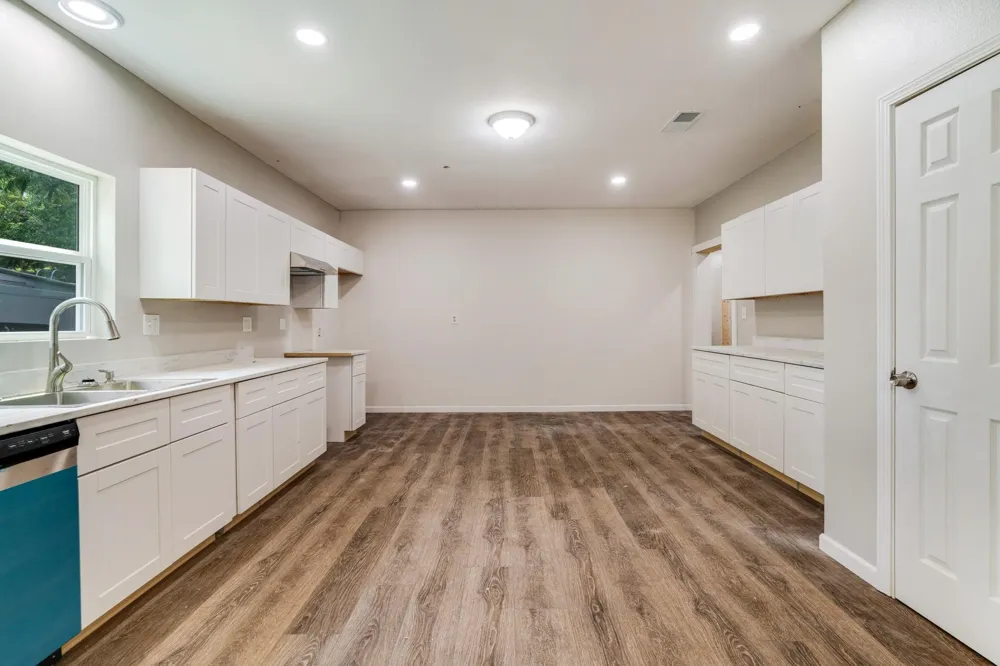 562 SW 1ST Paris, TX 75460