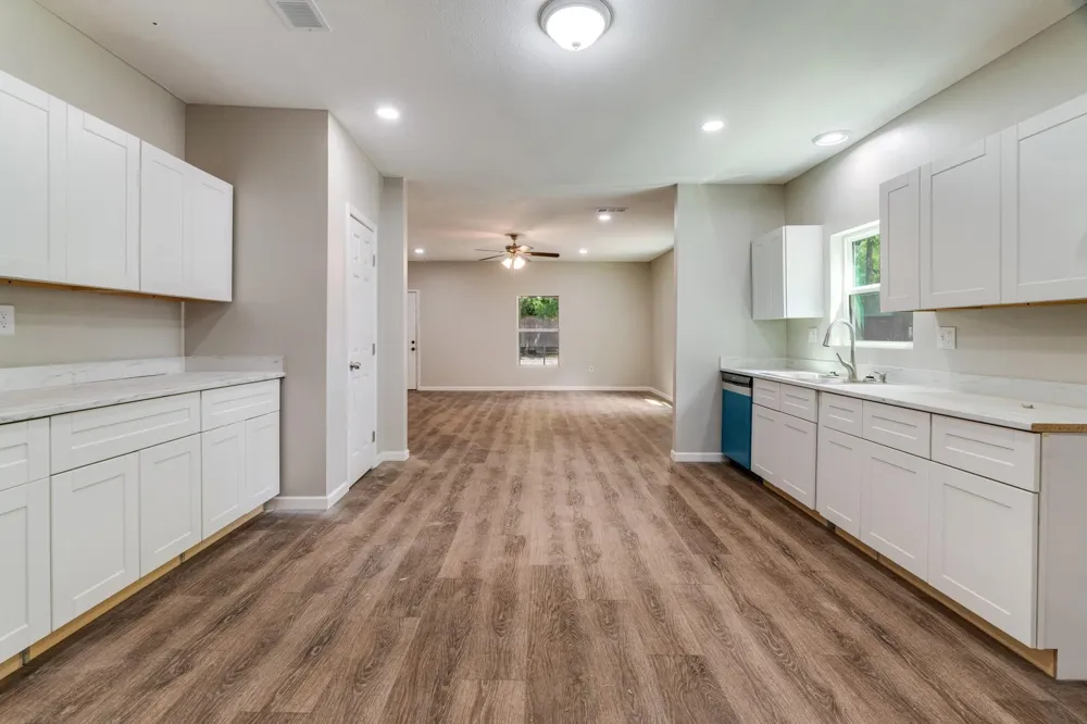 562 SW 1ST Paris, TX 75460