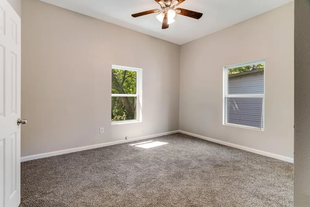 562 SW 1ST Paris, TX 75460