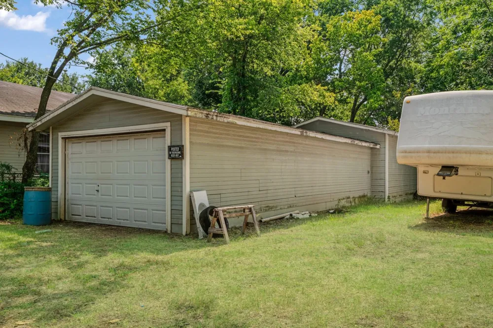 562 SW 1ST Paris, TX 75460