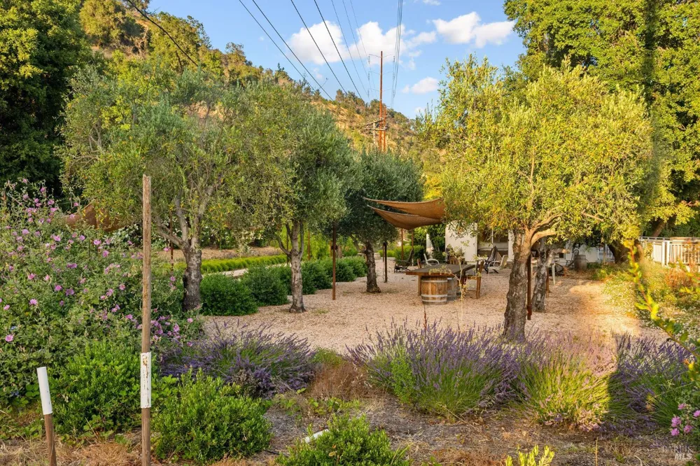 691 Silverado Trail S St. Helena, CA 94574
