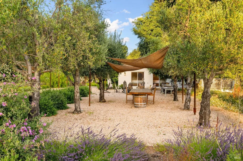 691 Silverado Trail S St. Helena, CA 94574