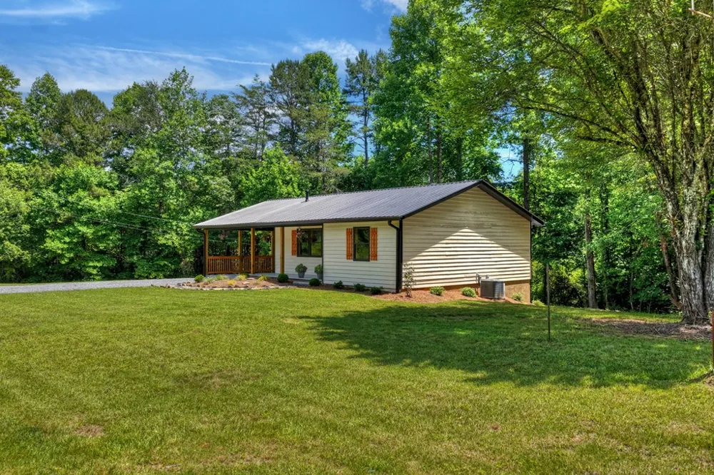569 Number 20 Mine Road McCaysville, GA 30555