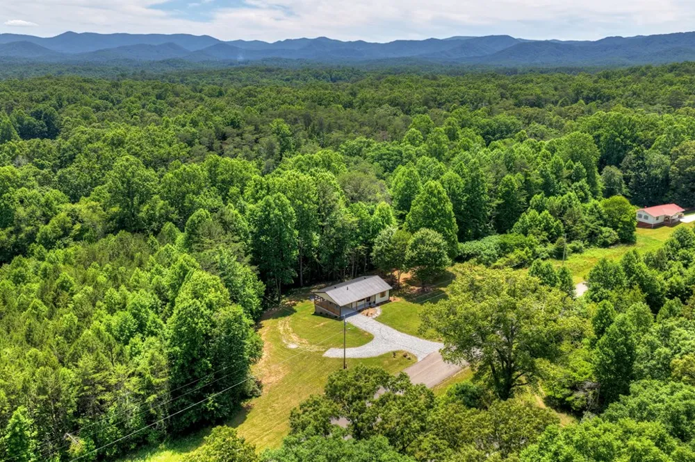 569 Number 20 Mine Road McCaysville, GA 30555