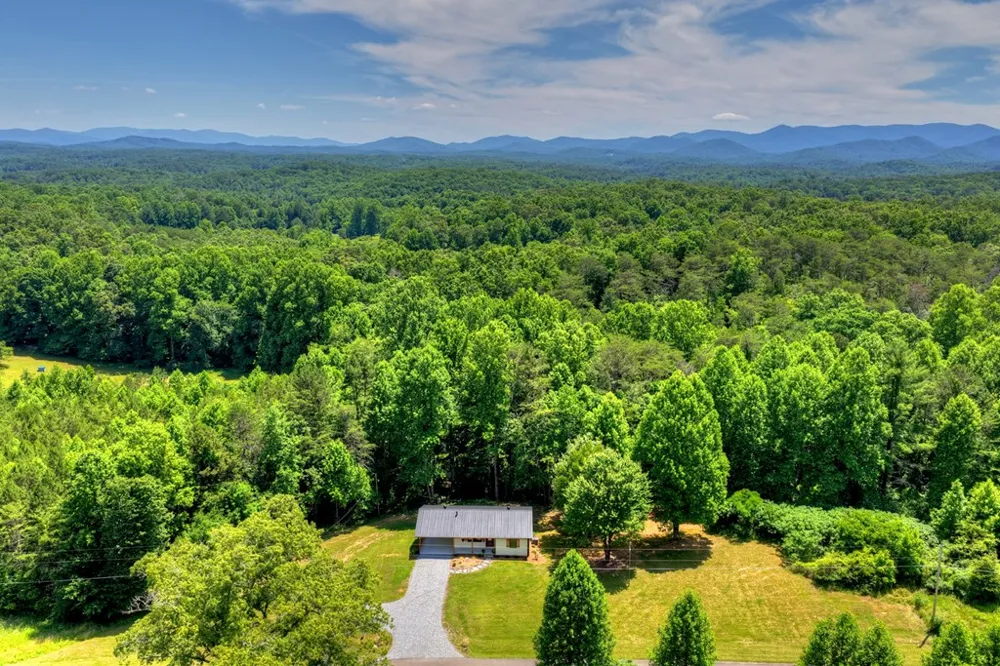 569 Number 20 Mine Road McCaysville, GA 30555