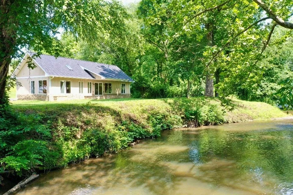 6389 Old Hwy 64 W Warne, NC 28909