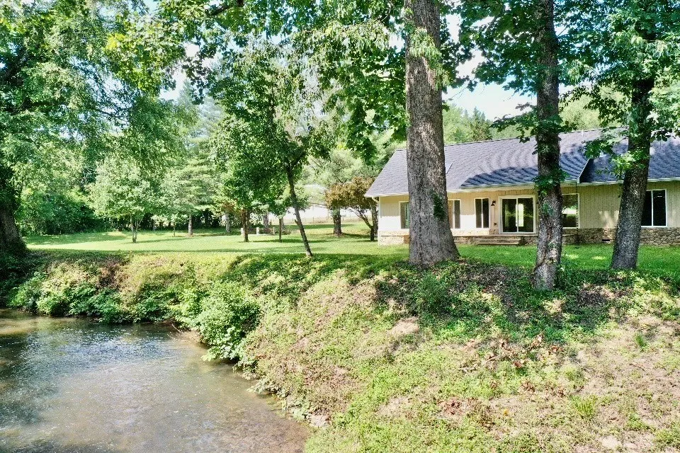 6389 Old Hwy 64 W Warne, NC 28909
