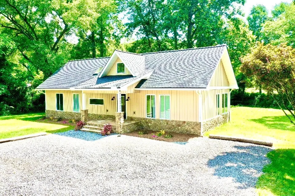 6389 Old Hwy 64 W Warne, NC 28909