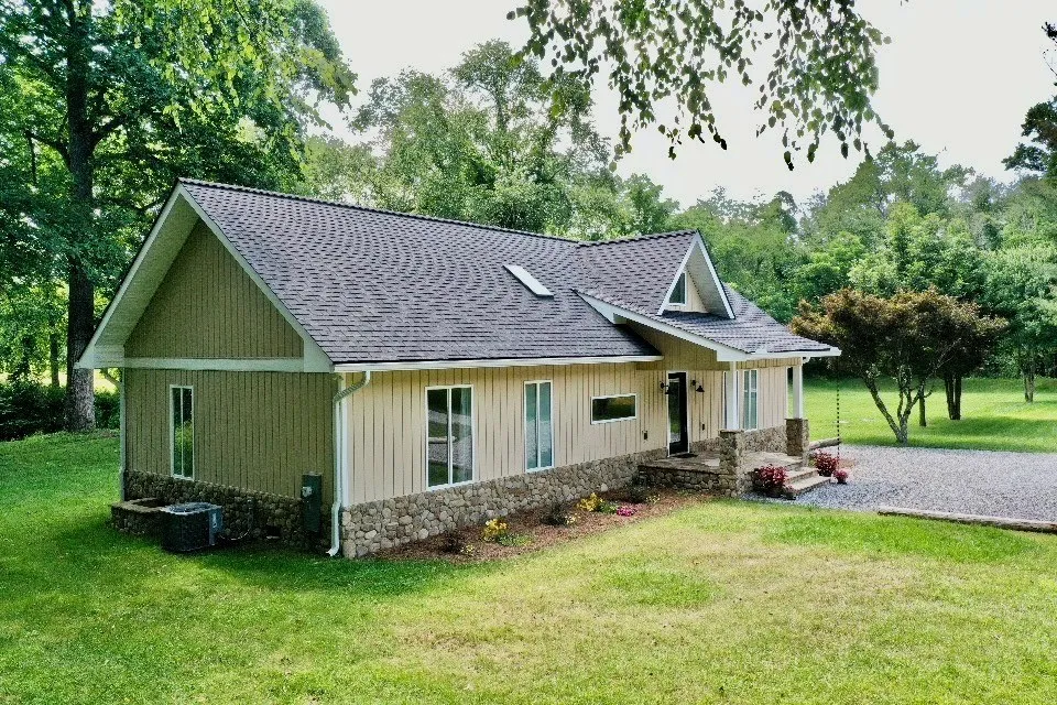 6389 Old Hwy 64 W Warne, NC 28909