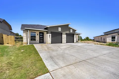 1301 Lone Pine Way
