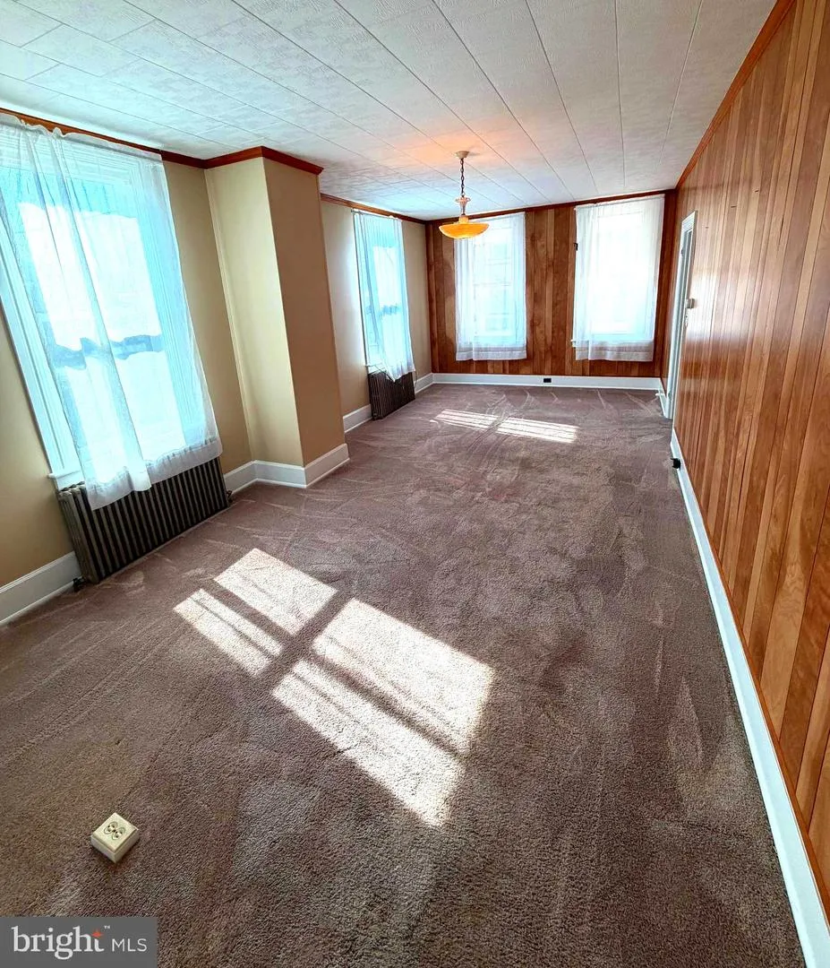 33 W FORREST AVENUE Shrewsbury, PA 17361