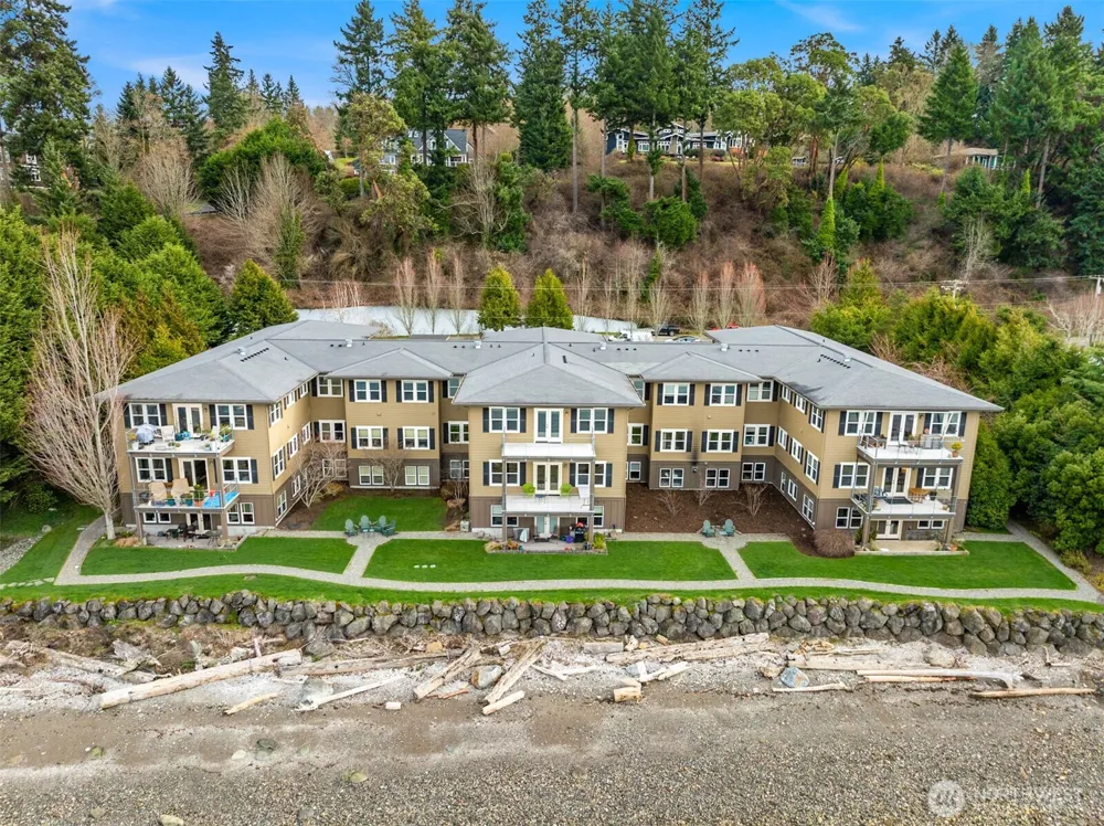 9551 NE South Beach Drive #3G Bainbridge Island, WA 98110