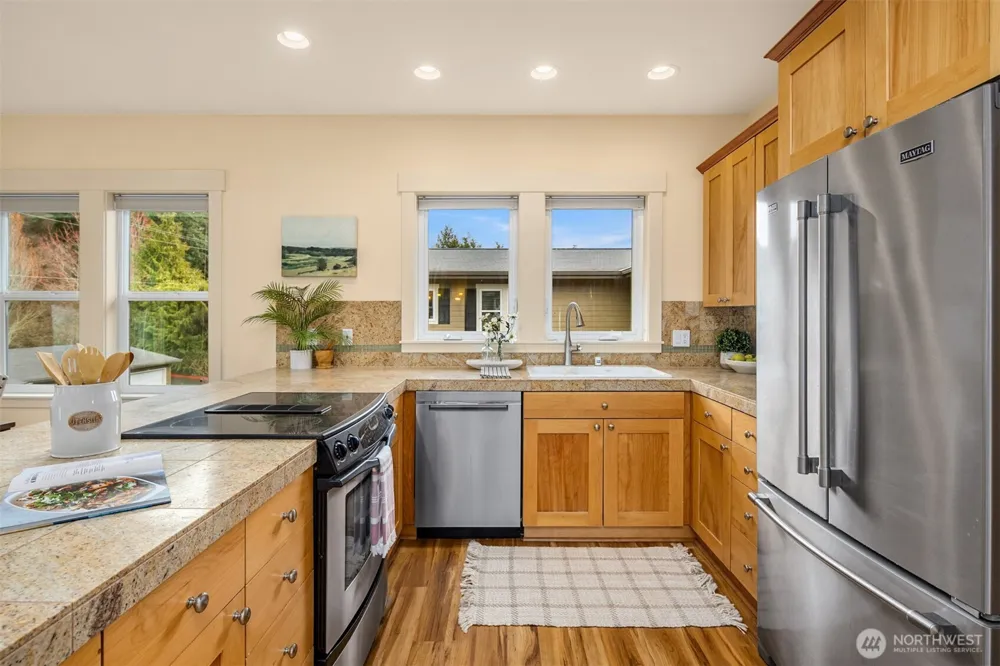 9551 NE South Beach Drive #3G Bainbridge Island, WA 98110
