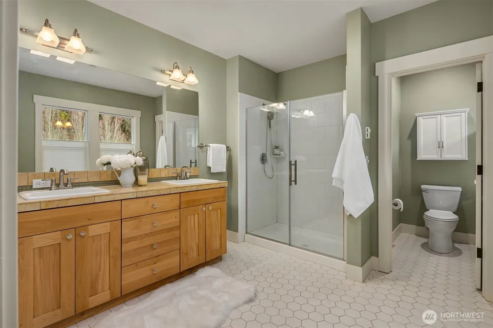 9551 NE South Beach Drive #3G Bainbridge Island, WA 98110