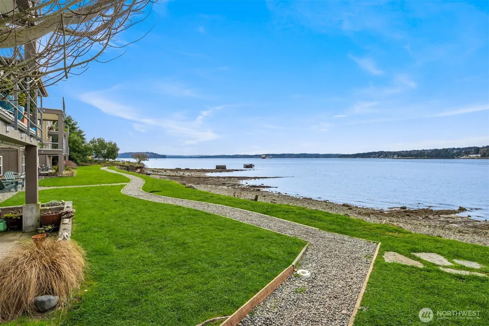9551 NE South Beach Drive #3G Bainbridge Island, WA 98110