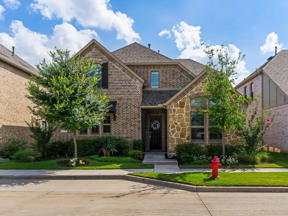 12767 Royal Oaks Lane Farmers Branch, TX 75234