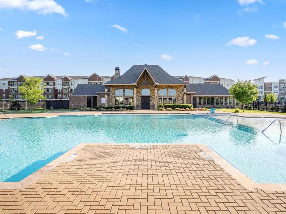 12767 Royal Oaks Lane Farmers Branch, TX 75234
