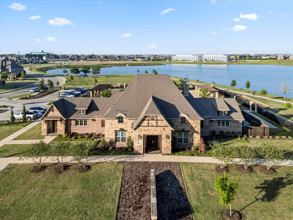 12767 Royal Oaks Lane Farmers Branch, TX 75234